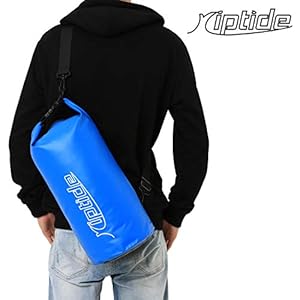 Schnorchelmasken 41o8ncagRjL. SS300 SCHUTZ VOR WASSER - Diese Taschen schützen den Inhalt vor Spritzwasser und bei kurzem Eintauchen. Ideal für Kajak oder Stand-Up Paddle Touren, leichten Segelsport, am Strand oder auf dem Fahrrad.
EINFACH ZU TRANSPORTIEREN - Der Drybag lässt sich mühelos wasserdicht verschließen und mit den Transportgriffen und den gepolsterten Schultergurten leicht tragen. Für Kinder, Frauen und Männer.
ROBUST - Das Material des Drybags besteht aus Polyester mit extra stabiler PU-Beschichtung für einen sicheren Transport. Der Roll-Top-Verschluss verhindert das Eindringen von Wasser in den Beutel.