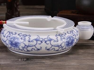 Stylish and practical European style retro blue and white ceramic creative personality ashtray