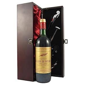Chateau Clos du Notaire 1980 Bordeaux in einer mit Seide ausgestatetten Geschenkbox. Da zu drei Wein Zubehör, 1 x 750ml