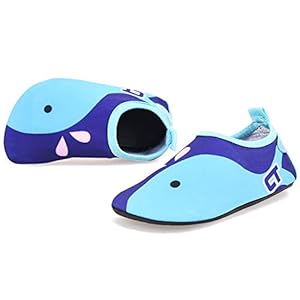 SITAILE Kinder Badeschuhe Wasserschuhe Aquaschuhe Barfußschuhe Schwimmschuhe Strandschuhe Schnell Trocknend Surfschuhe Pool Yoga für Jungen Mädchen Baby 24/25 EU, A Dunkelblau 5 Schnorchelmasken 41oY8g0wurL. SS300 Obermaterial: Neopren. Komfort und Bequemlichkeit Für den Outdoor-Sport.
Innenmaterial: Polyeste. Trocknen die Wasserschuhe sher schnell. Atmungsaktiv, dünn, wie eine Haut.
Sohle: Gummi. Weicher Entwurf der Sohle zum der Kratzer zu verhindern, deshalb kann es besser sein, die Füße der Kinder zu schützen.
Verschluss: Ohne Verschluss
Absatzhöhe: 0.5 cm
Absatzform: Flach
Materialzusammensetzung: Neopren. Weiche Sohlen, bequem und elastisch.
Schuhweite: Schmal
Wasserdicht