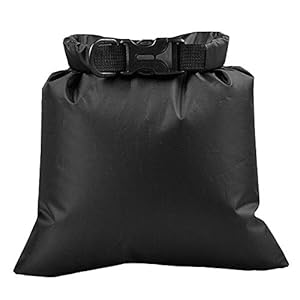 Schnorchelmasken 41oaGJGXPkL. SS300 【🍀】5 Stk. Eine Packung, 5 verschiedene Größen, um Ihre unterschiedlichen Speicheranforderungen zu erfüllen für Outdoor-Aktivitätsliebhaber sein, ideal für Camping, Bootfahren, Kajak, Rafting, Angeln. Es schützt die Dokumente, Karten, Schuhe, Kleidung, Sonnencreme vor Nässe durch die Feuchtigkeit und halten Deine persönlichen Sachen sind trocken und sauber.
【🍀】190T Polyester Taft, wasserdicht und widerstandsfähig gegen Rippen, die wasserdichte Kapazität ist mehr als 3000 mm.Leicht und langlebig. Aus 210 T polyester taft, reduziert den verschleiß des gewebes und erhöht die lebensdauer des gewebes. Ultraleicht, bequem zu tragen.
【🍀】Die mit Silikonöl verarbeiteten, wasserdichteren und haltbareren Teile sind mit Klebeband versehen, um das Eindringen von Wasser in Risse zu verhindern.Versiegelter verschluss. Roll-up-verschluss für maximale kompression, doppelt genähte und versiegelte nähte. Beim aufrollen des verschlusses kann luft herausgedrückt werden und die taschen werden klein, so kann platz in ihrem koffer oder rucksack gespart werden.