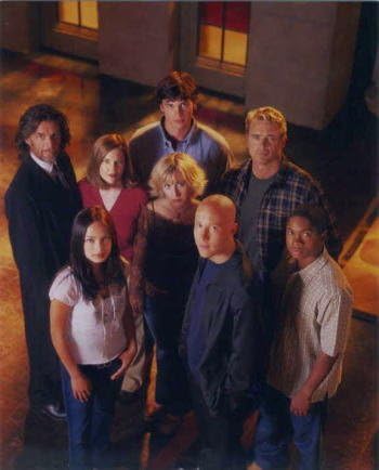 Amazon ブロマイド写真 海外ドラマ ヤング スーパーマン キャスト8人 夕焼け クラーク トム ウェリング ラナ クリスティン クルック アイドル 芸能人グッズ 通販