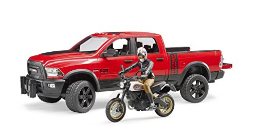 bruder 02502 - RAM 2500 Power Wagon mit Ducati Desert Sled & Fahrer - 1:16 Pick-up Geländewagen Pritschenwagen Auto Jeep Motorrad Fahrzeug Spielzeug-Figur – Bild 7