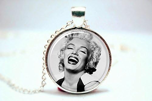 Pretty Lee 2015 Fashion Marilyn Monroe Necklace Vintage Pinup Glass Photo Pendant Silver Plate Glass Photo Cabochon Necklace Christmas gift