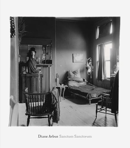 Amazon.com: Diane Arbus: Family Albums: 9780300101461: Lee