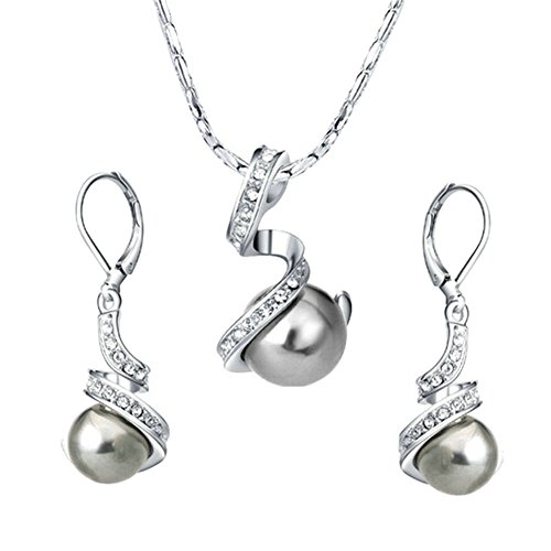 5 Stunning Pendant Necklace and Earring Sets For Your Girlfriend