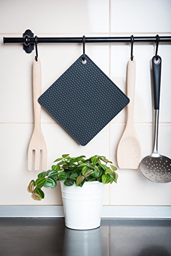 Q's INN Silicone Trivet Mats | Hot Pot Holders | Drying Mat. Our 7 in 1 Multi-Purpose Kitchen Tool is Heat Resistant to 440°F, Non-slip,durable, flexible easy to wash and dry and Contains 4 pcs Black.
