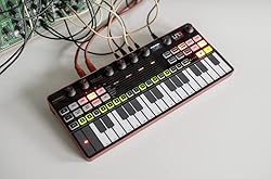 IK Multimedia UNO Synth Pro 3 oscillator desktop