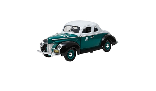 Amazon Com Greenlight 1940 Ford Deluxe Coupe Nypd White 12972 1 18 Scale Diecast Model Toy Car Toys Games