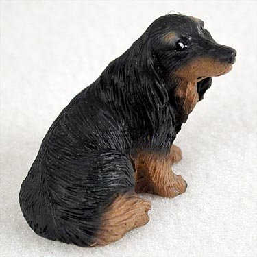 Amazon Com Dachshund Longhaired Black Tiny One Figurine