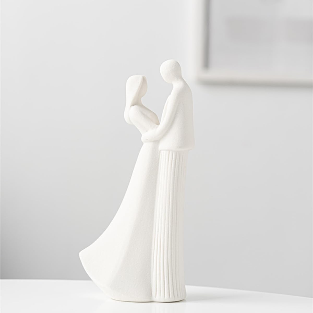JXCBXJ Romantic Couple Sculpture,Hugging Couple Ceramics Statues,Home Decor Modern Romantic Love Statue,for Office Bookshelf Desktop Decorations.