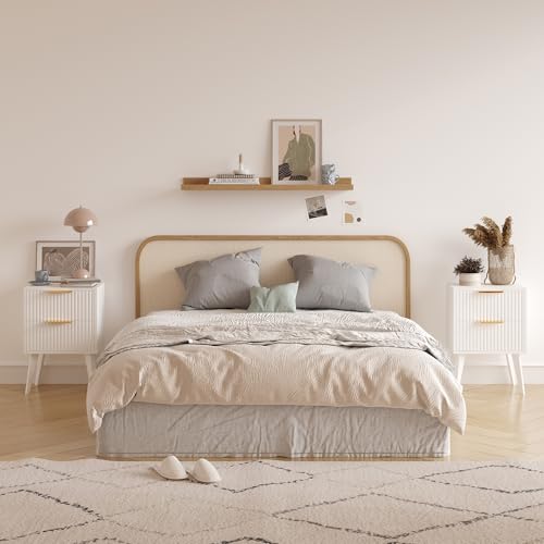 Fluted Nightstand with 2 Drawers,Modern Bedside Table with Metal Handles,White Side Table with Solid Wood Legs,Mid Century End Table for Living Room,Bedroom,White CAACTG55W
