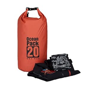 Schnorchelmasken 41rb9qzqowL. SS300 20 L Ocean Bag: Der wasserdichte Beutel in Rot schützt Wertsachen oder Kleidung vor lästigem Schmutz, Staub oder Sand - Gesamtmaße von 60 x 25 cm
Ultraleicht und robust: Der Dry Bag schützt Ihre Sachen bei Outdoor-Aktivitäten wie Segeln, Bergsteigen, Wandern, Wintersport, Notwasserung oder einer Bootsfahrt
Platzsparend verstauen: Die coole Trockentasche kann bei Nicht-Verwendung zusammengerollt und platzsparend zum Transport bereitgestellt werden