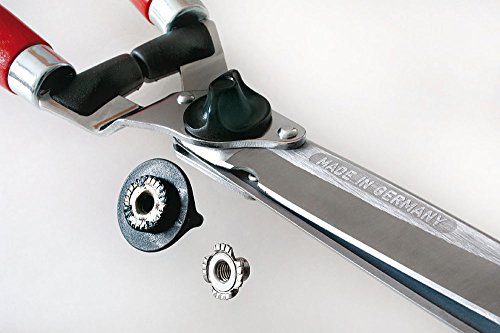 Berger hedge shear, wooden handle 4490 with straight blades, 2 sap grooves and wrist-gentle shock absorber