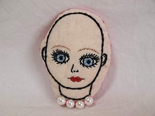 Amazon ハンドメイド お人形の顔ブローチ ビスクドール ヘッド パール フランス刺繍 手刺繍 フェルト 小物 アクセサリー 手作り アンティーク調 303 おもちゃ ホビー