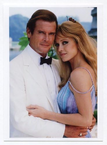 Amazon ロジャー ムーア タニア ロバーツ 写真 中 Photograph 1 007 美しき獲物たち アイドル 芸能人グッズ 通販