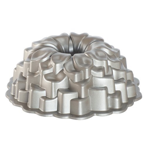 Nordic Ware Blossom Bundt Pan - //coolthings.us