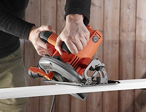 Sierra Circular 1500W, velocidad 5.500 rpm, diámetro de disco 190mm, corte a bisel 0-45°, Incluye guía lateral para corte recto y llave hexagonal, CS1550