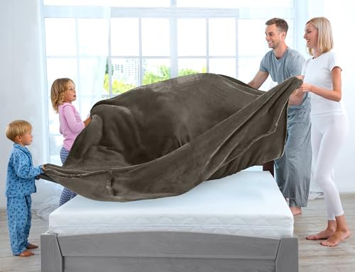Utopia Bedding Fleece Blanket Lightweight Blanket for Bed, Sofa or Armchair Suitable for All Seasons [259x228cm, Brown]