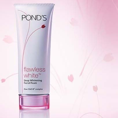 Pond's Flawless White Deep Whitening Facial Foam Wash Cleanser 100g (1pcs)