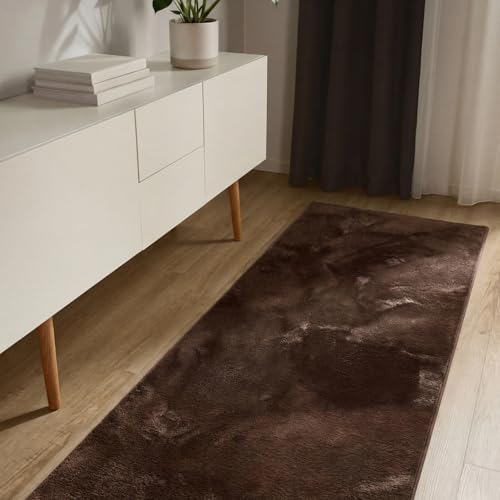 benuta Basic Kunstfaser Fellteppich Furry - Braun 70x200 cm - Weicher Wohnzimmerteppich - Anti-Rutsch-Rückseite - Waschbar - Für Fußbodenheizung geeig