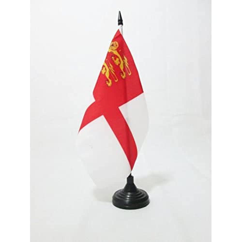 AZ FLAG Sark Island Table Flag 5'' x 8'' - Guernsey Office Decoration 100% Polyester 21 x 14 cm - Mini Desk Flag with Pole and Black Plastic Base