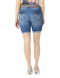 Pantalones cortos de mezclilla con curvas y exquisito de WallFlower Juniors con cinturón