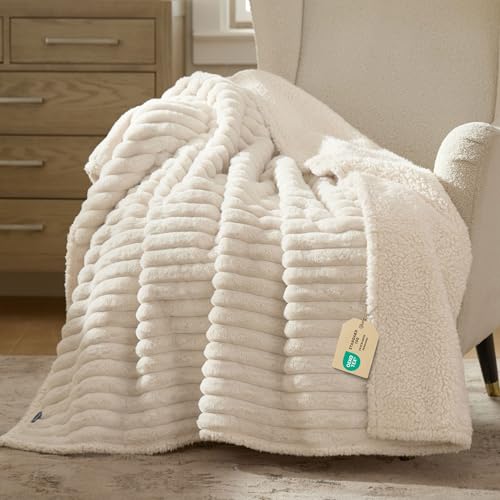 Bedsure ComfyFleece Waterproof Pet Blanket