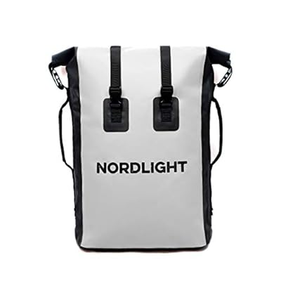 Nordlight Wasserdichter Rucksack Dry Bag 35l - Roll Top Rucksack mit gepolstertem Tragegurt, wasserdichte Tasche für Wassersport, Fahrrad Rucksack, Kurierrucksack, Trekking, Angeln 2 Schnorchelmasken 41wF9eqmWkL. SS400 ✅ ANWENDUNG: Ideal für die Stadt oder die Natur: Der wasserdichte Dry Bag Rucsack mit 35L Fassungsvermögen ist ein echter Allrounder und schützt Ihre Gegenstände zuverlässig vor Feuchtigkeit.
✅ 100% WASSERDICHT: Hier bleibt alles trocken! Für garantierten Schutz vor Wasser, Sand und Schmutz, roll den Verschluss 3-4 Mal ein und schnalle die Clips zusammen. Für noch mehr Tragekomfort, verstellen Sie die Schultergurte und verwenden Sie den Brustverschluss.
✅ ROBUST & LANGLEBIG: Hochwertiges 520D TARPAULIN PVC und Nylon machen diesen Drybag nicht nur wasserdicht, sondern auch extrem robust. Dieser Rucksack ist universell einsetzbar und hält so ziemlich alles aus - wir haben ihn ausgiebig getestet und sind von seiner Qualität mehr als überzeugt!