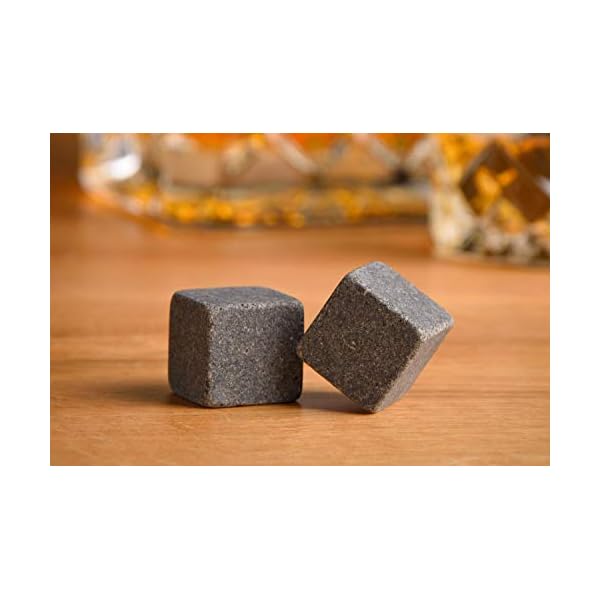 WOMA Whisky Steine Set I 8 Kühlwürfel aus Basalt inkl. Samtbeutel, 4 Whiskey Gläser & hochwertiger Holzbox I Wiederverwendbare Eiswürfel für Whiskey Wodka Gin Rum Tequila & Cocktails – Bild 7