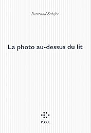 La  photo au-dessus du lit