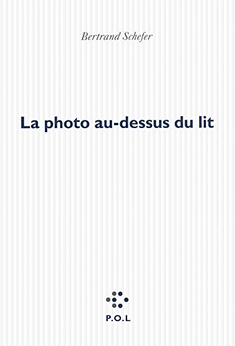 La  photo au-dessus du lit