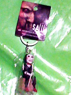 映画 Saw ソウ ジグソウ パペット キーリング キーホルダーの買取価格 相場 高価買取なら買取一括比較のウリドキ