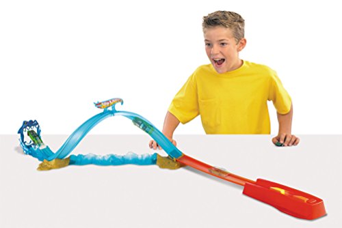Hot Wheels Shark Slammer Track Set