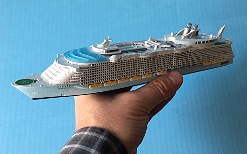 OASIS OF THE SEAS Royal Caribbean cruise ship model in scale 1:1250