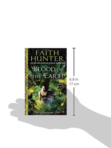 Blood Of The Earth A Soulwood Novel Hunter Faith 9780451473301 Amazon Com Books