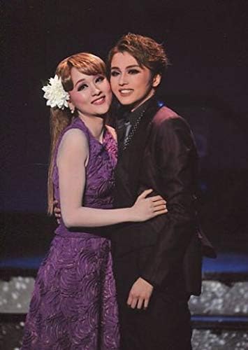 Amazon Co Jp 宝塚歌劇団 月組 暁千星 美園さくら ライブフォト 上半身 紫衣装 黒衣装 体を合わせる 2lサイズ 月組宝塚バウホール公演 Arkadia アルカディア 舞台写真 ホビー 通販