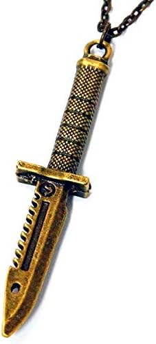 Amazon ダガー 短剣 モチーフ ノコギリ刃彫りブレード ドット柄グリップ装飾 サバイバルナイフデザイン アンティークゴールドカラー メンズ ペンダント ネックレス ジュエリー 通販