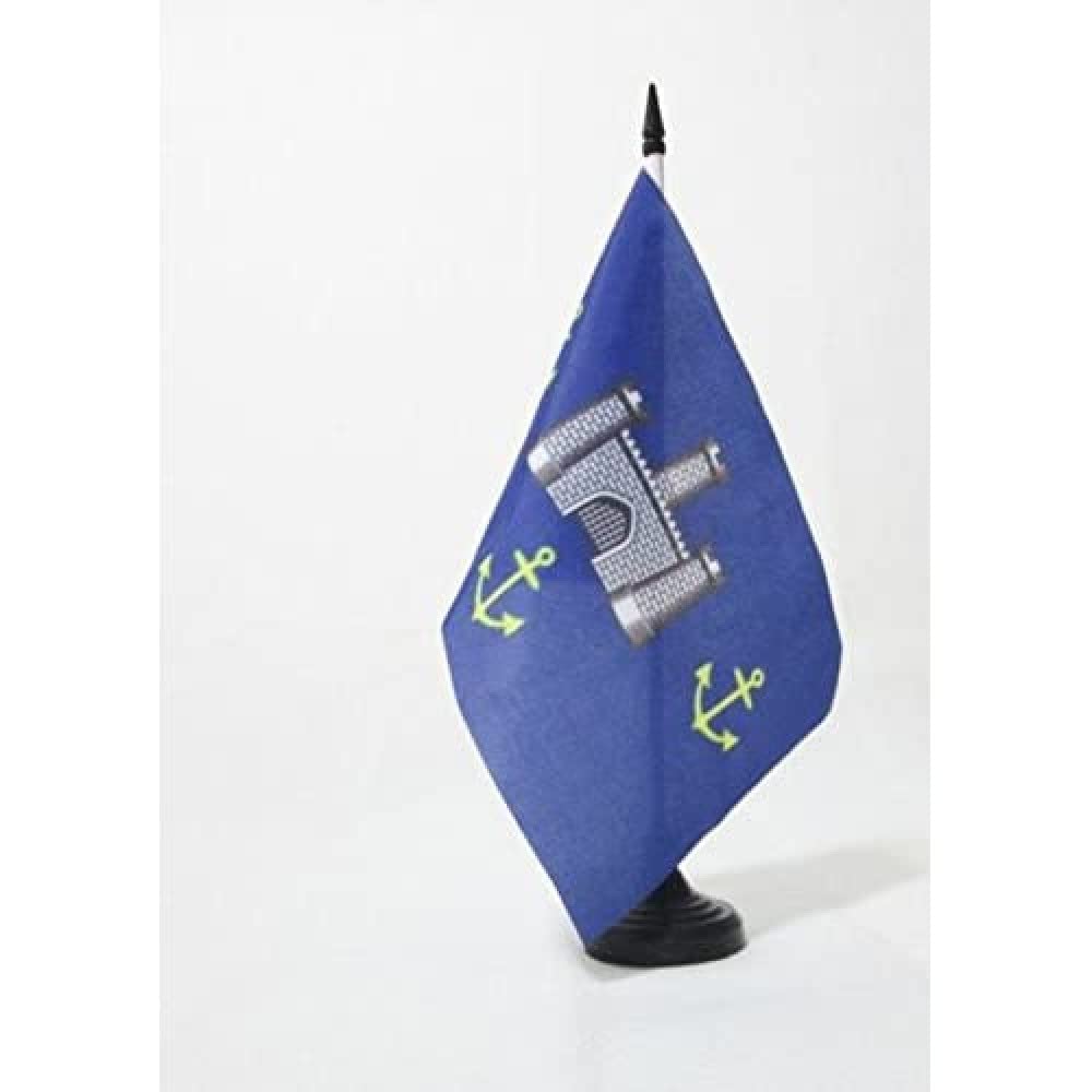 AZ FLAG Isle of Wight Old Table Flag 5'' x 8'' - Isle of Wight Old Office Decoration 100% Polyester 21 x 14 cm - Mini Desk Flag with Pole and Black Plastic Base