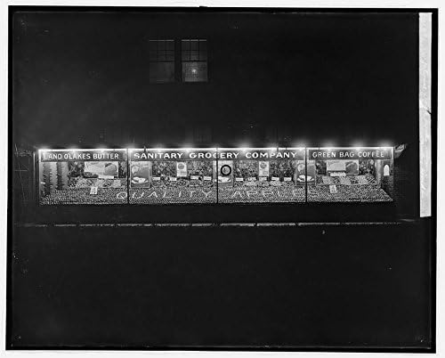 1937 Photo Plant quarantine inspectors examining plane at the Glendale Airpor...
