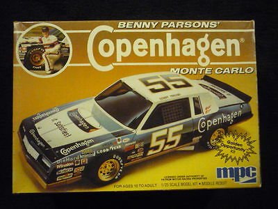 MPC 1-1302 Copenhagen Benny Parsons' 1985 Monte Carlo 1/25 scale plastic model kit-Needs assembly