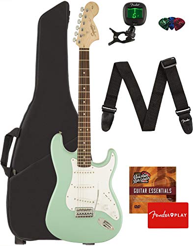 Fender Squier Affinity Stratocaster - Paquete verde surf con estuche,  afinador, correa, pú