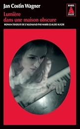 Lumière dans une maison obscure