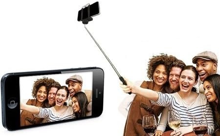 HiQ Selfy Stick – with Extendable Handheld Monopod, Adjustable Phone Holder, and Wireless Bluetooth Remote Shutter. Works on iPhones 4/4S, 5/5S, &amp; 6, and Android Smartphones, Color: Black