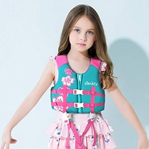 Zeraty Kinder Schwimmweste Schwimmen Jacke für Kleinkinder mit Einstellbare Sicherheits Straps Alter 1-9 Jahre / 22-50 lbs 6 Schnorchelmasken 41yzmvLRhVL. SS300 【Tolles Design】Einfach zu tragen und ausziehbar.Sie haben einen sicherheitsgurt,um ein abrutschen zu verhindern. (2-6 Jahre alt) zu schwimmen, Anzug zu lernen.
【Gute Qualität】Hochwertiges und dickeres material für überragenden komfort und ermeidung von hautscheuern. angenehm zu tragen durch die weiche armreifenkonstruktion.
Modellnummer: W190124FY0104HF