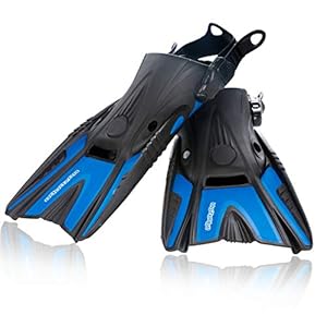 Schnorchelmasken 41z5F5rcqFL. SS300 AQUAZON SHELL, Kurzflossen Trainingsflossen, Schwimmflosssen, Reiseflossen, Schnorchelflossen grössenverstellbar mit Free Heel System, Sehr robust für Erwachsene Männer und FrauenUnser Modell SHELL ist eine professionelle, fersenfreie, verstellbare Kurzflosse, die sehr gut zum Bodyboarden, Tauchen, Schnorcheln, Schwimmen oder zum Unterwasserrugby geeignet ist. Durch das Verstellsystem hat die ganze Familie Spaß an dieser Flosse ! Sie verfügt über ein QUICK FIX System, mittels dessen kinderleicht ein Bereich von ca. 5 Schuhgrößen variabel eingestellt werden kann. Das QUICK Fix System ist sehr robust und professionell ausgelegt. Bei dem im Fußbereich eingesetzten THERMORUBBER handelt es sich um ein hochelastisches, sehr anschmiegsames Material. Die Flosse lässt sich daher sehr einfach und bequem an- und ausziehen. Die Flosse eignet sich aufgrund des kürzeren Flossenblattes und der daraus resultierenden kompakten Größe und dem geringen Gewicht auch sehr gut als Urlaubs- und Reiseflosse. Professionelle, robuste, grössenverstellbare Kurzflosse mit hervorragendem Preis-/Leistungsverhältnis. Sehr gut zum Bodyboarden, Tauchen, Schnorcheln, Schwimmen oder zum Unterwasserrugby geeignetLeicht zu bedienendes, hochwertiges QUICK FIX Verstellsystem, die Trainingsflosse ist dadurch in einem Grössenbereich von bis zu 5 Schuhgrössen einstellbar Ferse freiliegend (Free Heel System) , die Kurzflosse ist daher im Wasser sehr feinfühlig steuerbar und weniger belastend für Fussgelenke. Aufgrund des kompakten Maßes ideal als ReiseflosseDas Flossenblatt der Flosse ist aus AQUAFLEX gefertigt, einem leichten und zugleich reaktiven Material, das mit Flexrubbereinlagen für eine verbesserte Hydrodynamik versehen istAllgemeine Warnhinweise: Achten Sie immer darauf, nicht zu weit zu schwimmen, die Rückkehr zum Ufer könnte Sie überfordern. Bitte atmen Sie niemals mehr als 3 mal tief ein, bevor Sie tauchen, das könnte zu einer Hyperventilation führen, sodass Sie