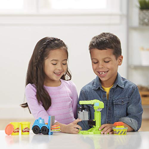 Play-Doh E5400EU5 Wheels Crane and Forklift Construction Toys with Non-Toxic Cement Buildin' Compound Plus 2 Additional Colours, Multicolour - Thumbnail 3