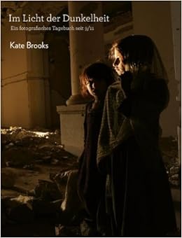 Im Licht Der Dunkelheit Ein Fotografisches Tagebuch Seit 9 11 Amazon De Kate Brooks Monika Berger Bucher