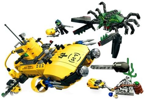 Lego Year 2007 Aqua Raiders Series Undersea Vehicle Set # 7774 - Crab Crusher with Cannons, Harpoons, a Detachable Mini-Sub and Launching Aqua-Missile Plus Giant Monster Crab, 2 Divers and Skeleton Minifigures (Total Pieces: 583)