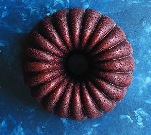 Nordic Ware 58677 Elegant Party Bundt Pan, 22.3 x 9.3 cm, Gold - //coolthings.us